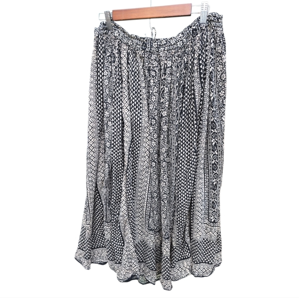 Vintage Black and Creme Floral Geometric Patterned Women's Broom Maxi Skirt